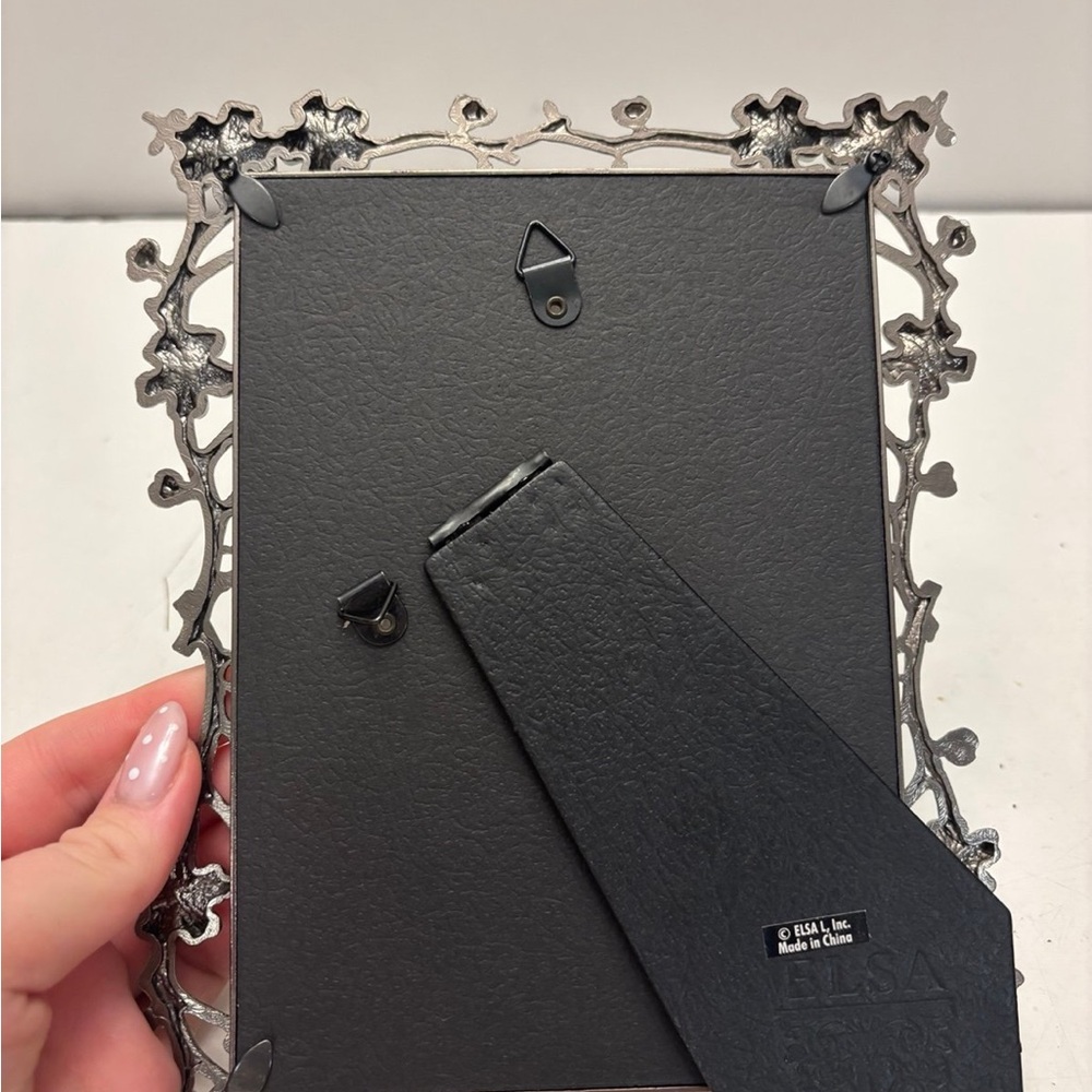 vintage Elsa L, Inc. metal photo frame, likely featuring a floral or leaf - Picture 5 of 8